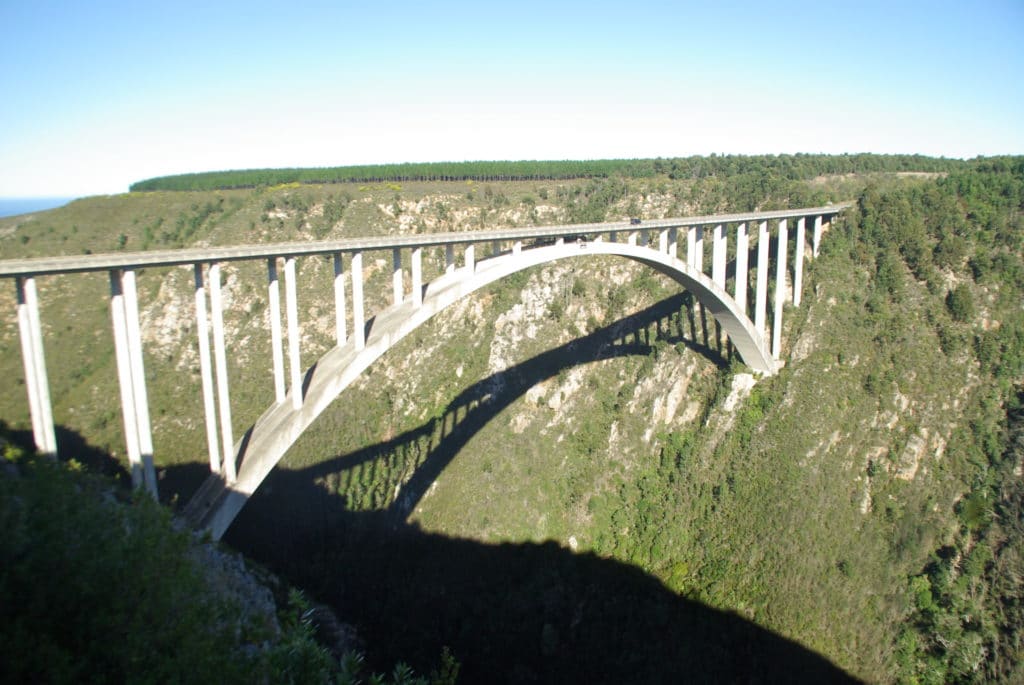 Bloukrans Bridge et son saut à l'élastique est dans notre guide des meilleurs stops de la Garden Route en Afrique du Sud