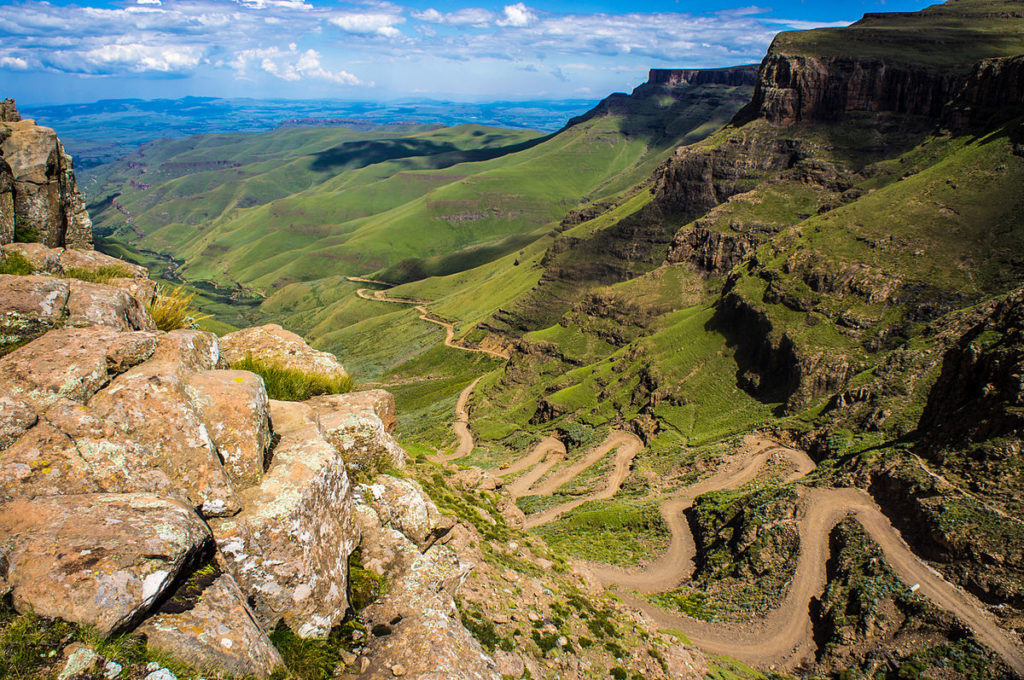 Gravir le col de Sani pass en 4x4 dans les Drakensberg en Afrique du Sud