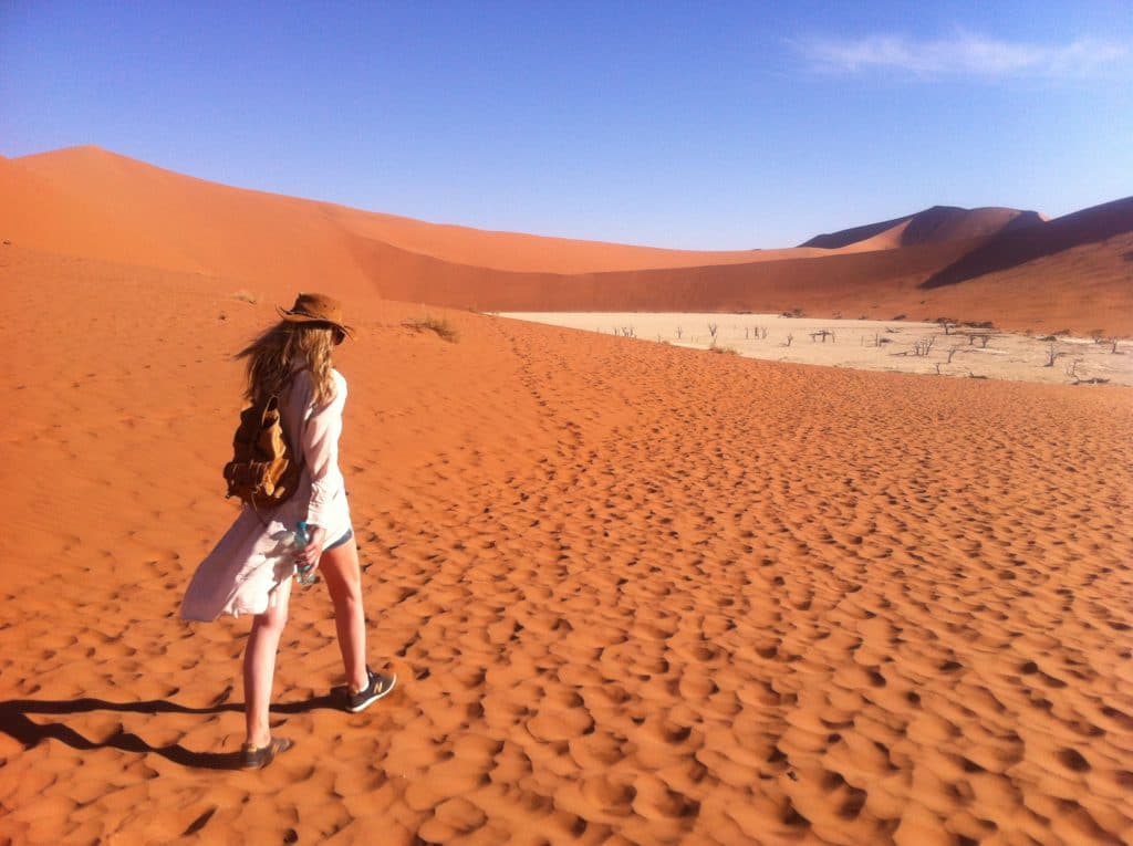 Le blog de voyage itinéterre vous amène en Namibie à Dead vlei dans le parc de Sossusvlei.