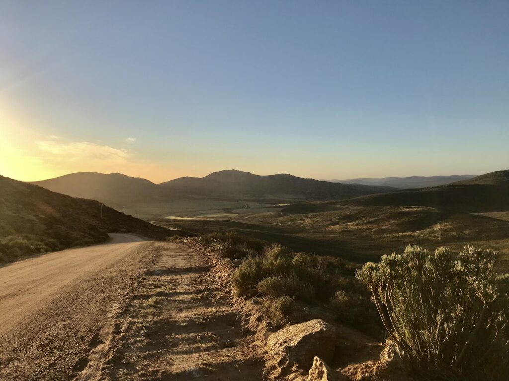 Découvrez le col 'Wildeperdehoek pass’ dans le meilleur itinéraire pour profiter de la saison des fleurs en Afrique du Sud. Ce circuit vous amène dans les plus beaux parcs. 